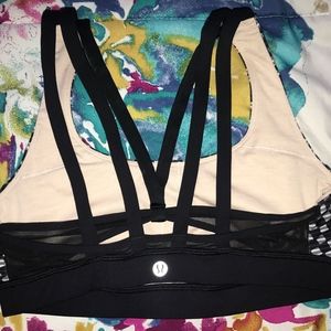LULULEMON SPORTS BRA SIZE 6 EXCELLENT CONDITIONS